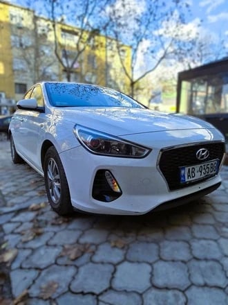 Merrni me qira një Hyundai i30 të vitit 2020 në Tirana