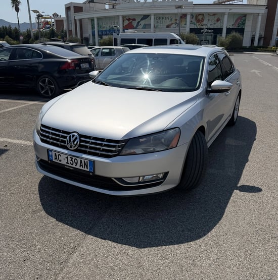 Wynajmij Volkswagen Passat z 2015 roku w Tirana