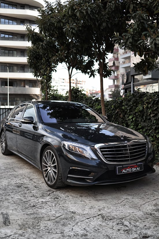 Louer une Mercedes-Benz S 350 de l'année 2017 à Tirana