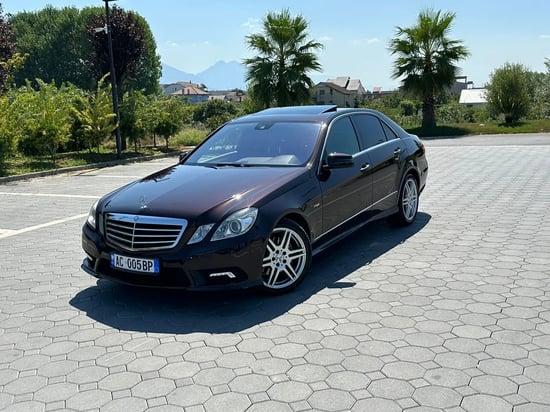 Louer une Mercedes-Benz 350 de l'année 2013 à Tirana