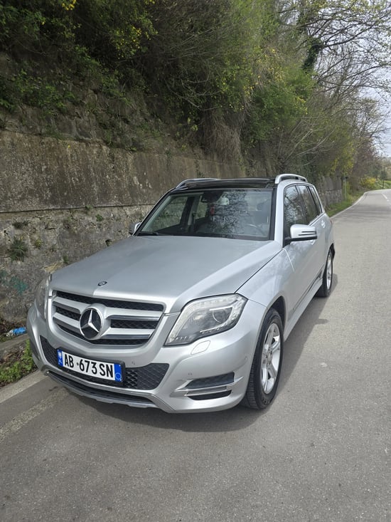 Wynajmij Mercedes-Benz GLK 220 z 2015 roku w Elbasan