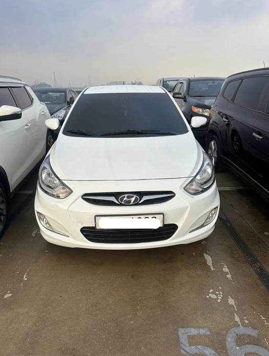 Wynajmij Hyundai Accent z 2014 roku w Durrës