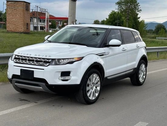 Noleggia una Land Rover Range Rover Evoque dell'anno 2015 a Tirana