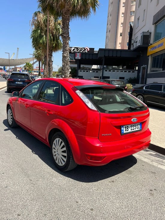 Merrni me qira një Ford Focus të vitit 2009 në Durrës