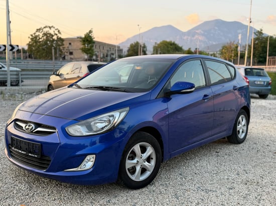 Alquila un 2013 Hyundai Accent en Tirana