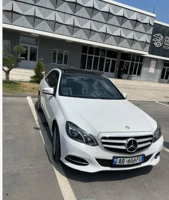 Alquila un 2015 Mercedes-Benz E 250 en Vlorë
