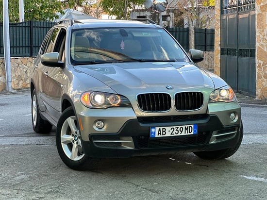 Alquila un 2010 BMW X5 en Tirana