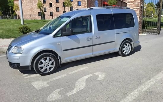 Wynajmij Volkswagen Caddy z 2009 roku w Korçë
