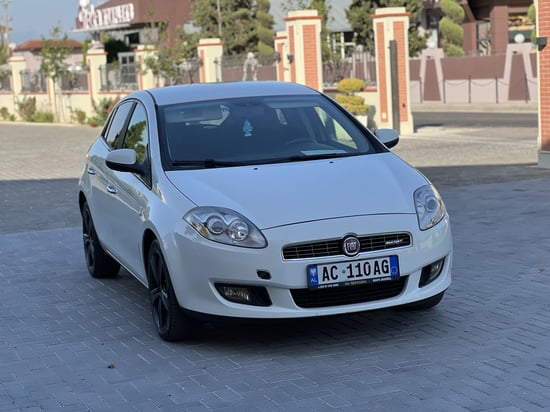Alquila un 2011 Fiat Bravo en Durrës