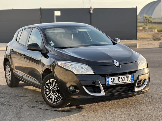 Wynajmij Renault Megane z 2011 roku w Durrës