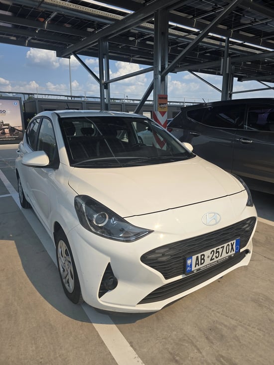 Louer une Hyundai i10 de l'année 2023 à Tirana