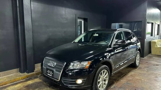 Noleggia una Audi Q5 dell'anno 2012 a Tirana