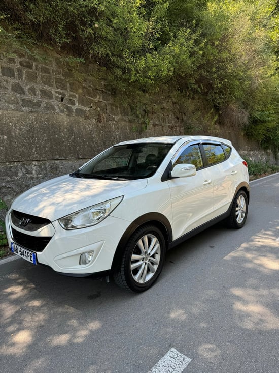 Wynajmij Hyundai Tucson z 2010 roku w Elbasan