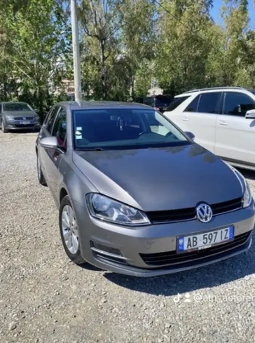 Merrni me qira një Volkswagen Golf 7 të vitit 2015 në Tirana