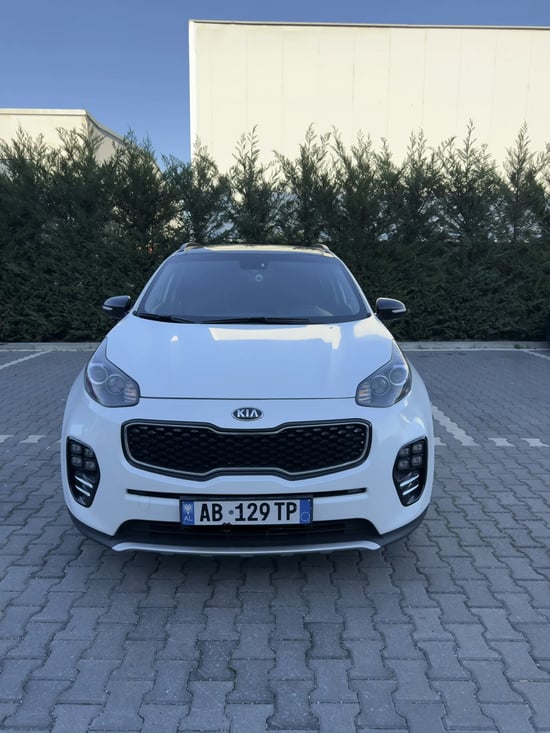 Wynajmij Kia Sportage z 2016 roku w Tirana