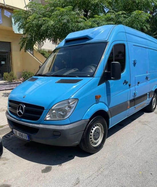 Louer une Mercedes-Benz 220 de l'année 2013 à Vlorë