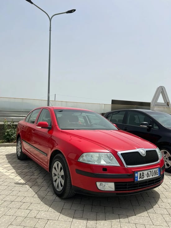 Wynajmij Skoda Octavia z 2008 roku w Tirana
