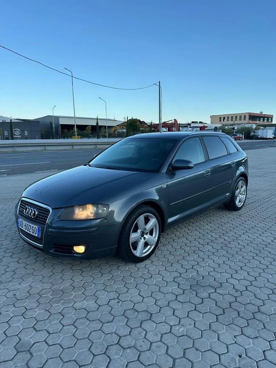 Wynajmij Audi A3 z 2009 roku w Tirana