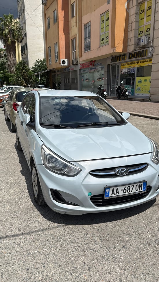 Wynajmij Hyundai Accent z 2016 roku w Tirana