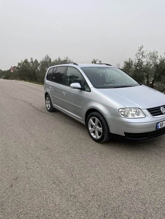 Rent a 2008 Volkswagen Touran in Tirana