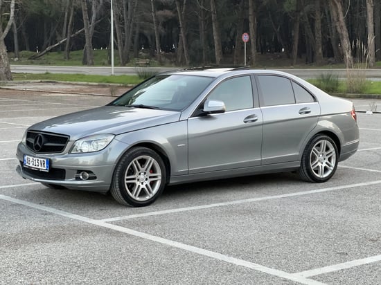 Merrni me qira një Mercedes-Benz C 200 të vitit 2008 në Vlorë