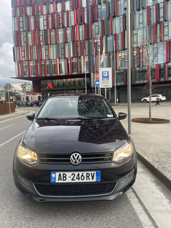 Alquila un 2010 Volkswagen Polo en Tirana