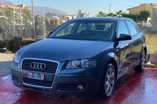 Noleggia una Audi A3 dell'anno 2010 a Tirana