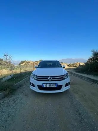 Louer une Volkswagen Tiguan de l'année 2015 à Tirana