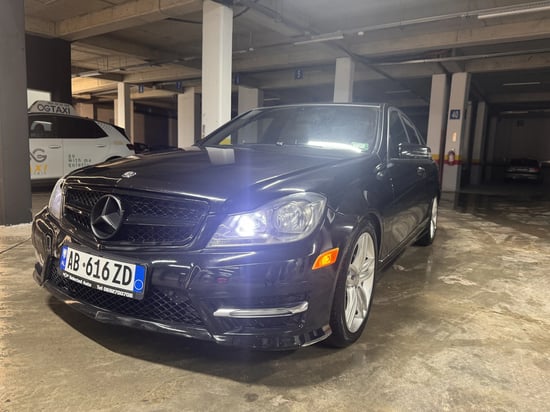 Alquila un 2012 Mercedes-Benz C 300 en Tirana