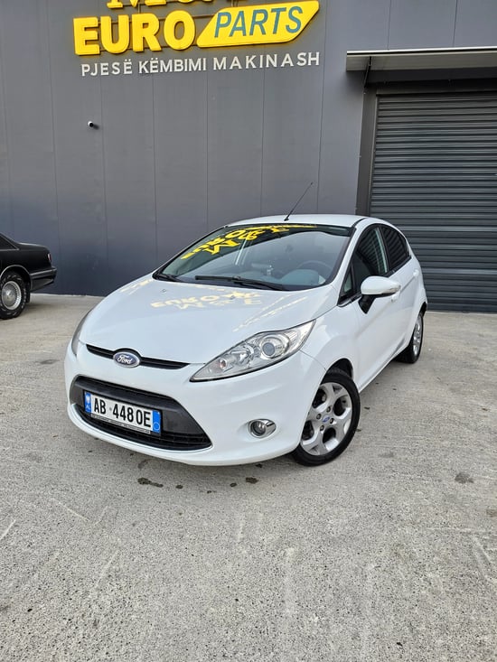 Wynajmij Ford Fiesta z 2012 roku w Durrës