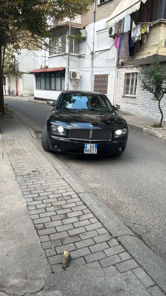 Louer une Dodge Charger de l'année 2017 à Tirana