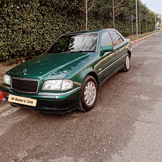 Alquila un 2000 Mercedes-Benz C 220 en Tirana