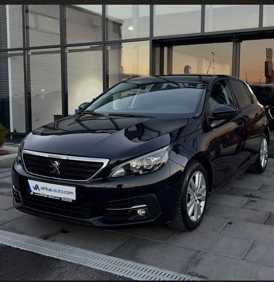 Louer une Peugeot 308 de l'année 2020 à Tirana