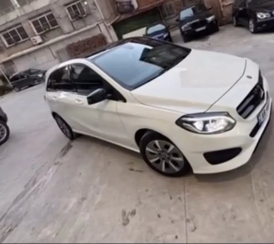 Alquila un 2026 Mercedes-Benz 190 en Vlorë