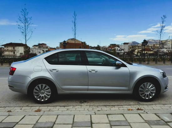 Alquila un 2018 Skoda Octavia en Tirana