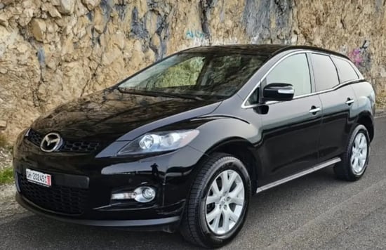 Merrni me qira një Mazda CX-7 të vitit 2008 në Tirana