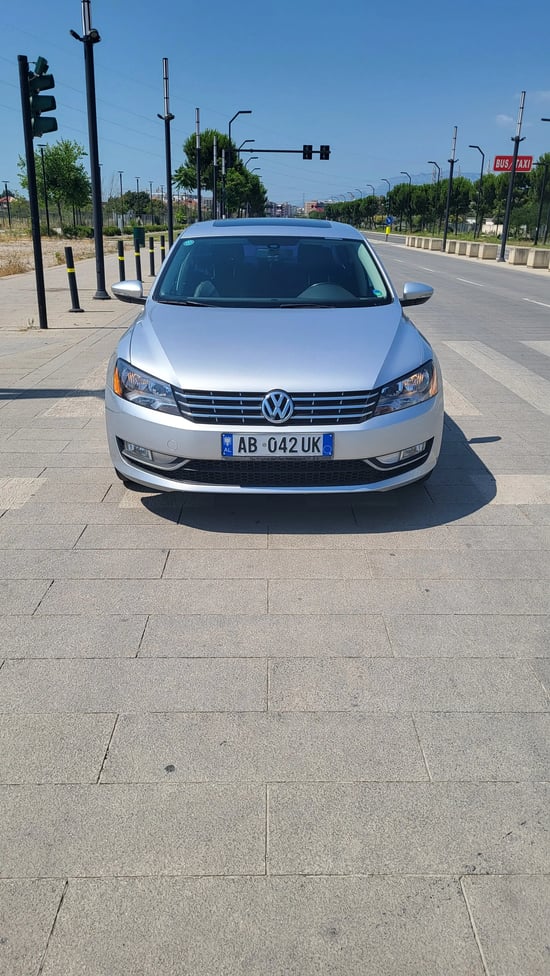Wynajmij Volkswagen Passat z 2014 roku w Tirana