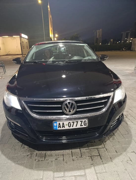 Merrni me qira një Volkswagen Passat CC të vitit 2012 në Tirana