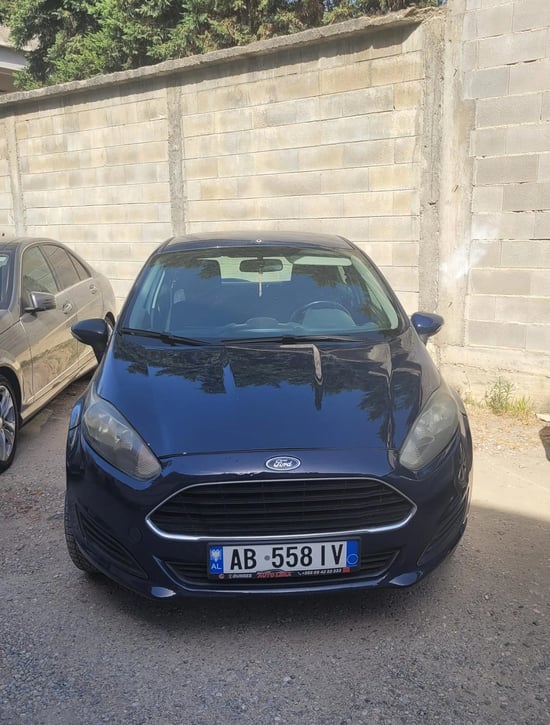 Noleggia una Ford Fiesta dell'anno 2014 a Durrës