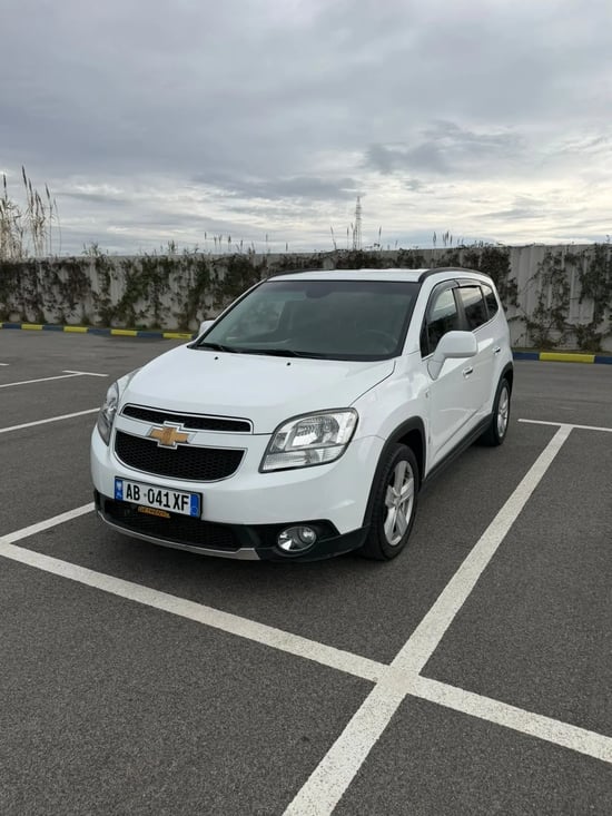 Wynajmij Chevrolet Orlando z 2012 roku w Durrës