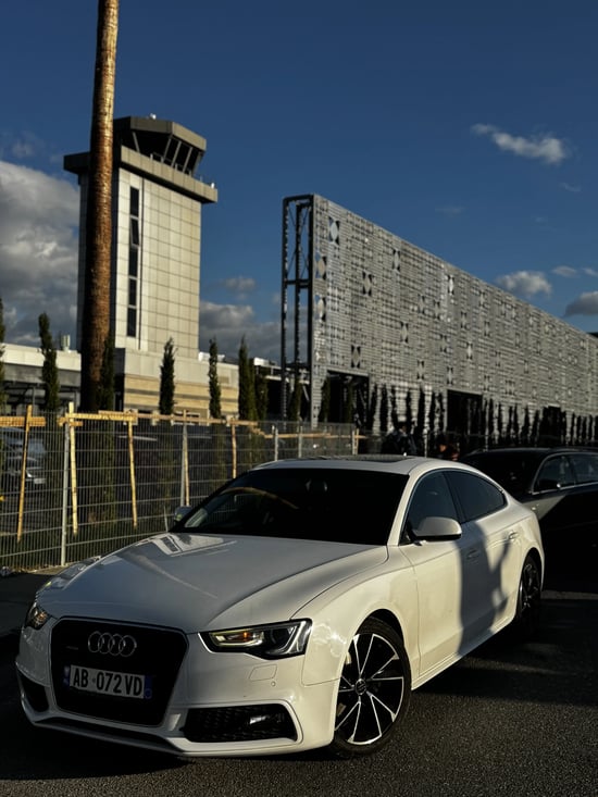 Merrni me qira një Audi A5 të vitit 2016 në Tirana