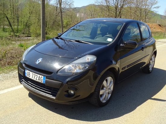 Wynajmij Renault Clio z 2010 roku w Sarandë