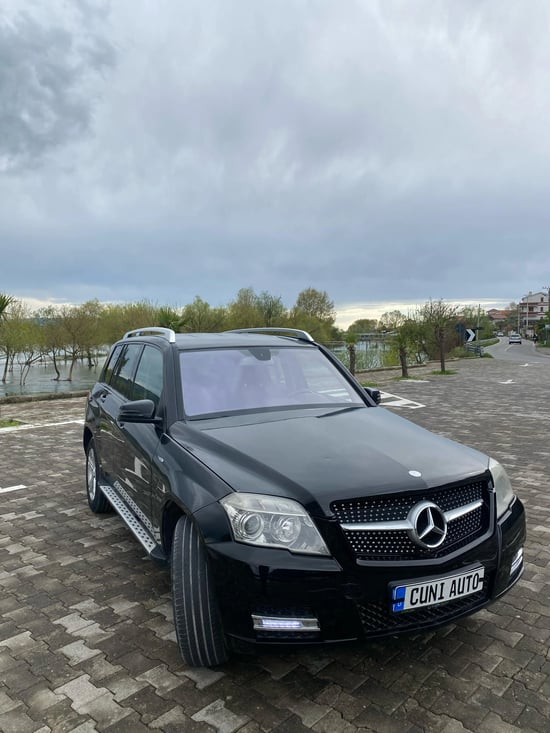 Rent a 2011 Mercedes-Benz 220 in Shkodër