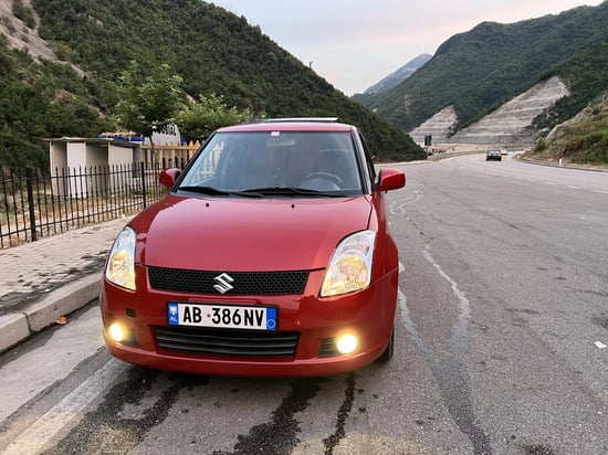 Merrni me qira një Suzuki Swift të vitit 2007 në Gjirokastër