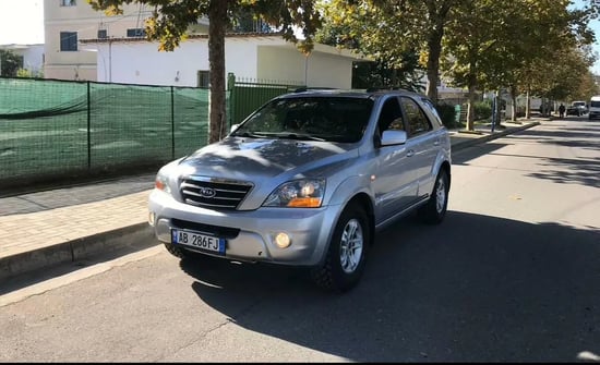 Rent a 2010 Kia Sorento in Tirana
