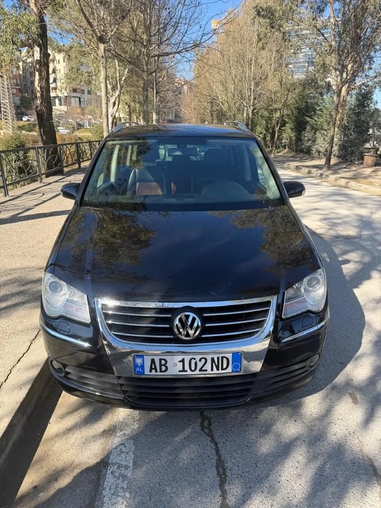 Rent a 2010 Volkswagen Touran in Tirana