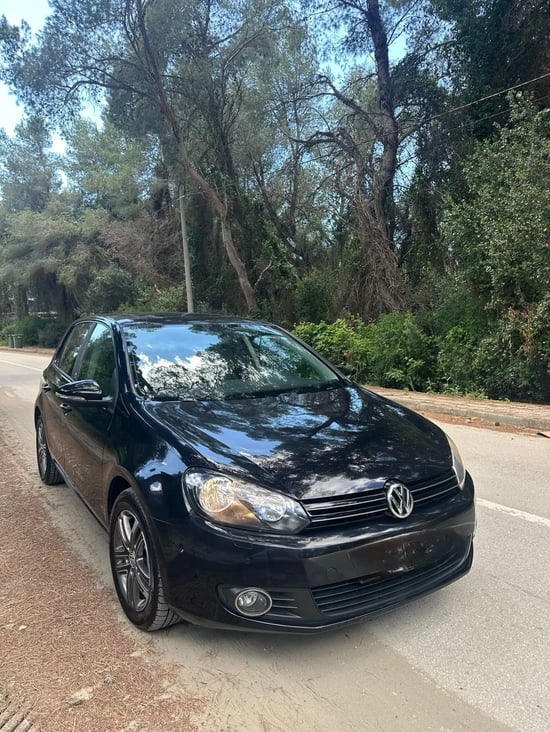 Noleggia una Volkswagen Golf 7 dell'anno 2012 a Lushnje