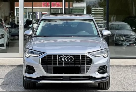 Noleggia una Audi Q3 dell'anno 2022 a Tirana