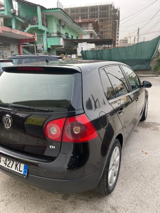 Rent a 2006 Volkswagen Golf 5 in Tirana
