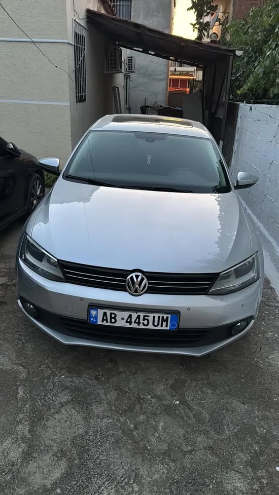 Alquila un 2018 Volkswagen Jetta en Tirana